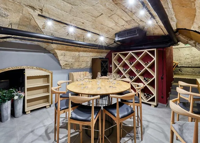 Wine And Pillow By Frapolli Hotel